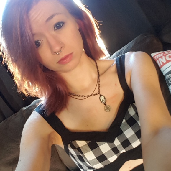 Meet your Posher, Leza - Picture 3 of 4